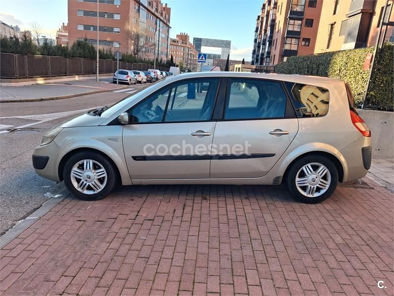 Usado Renault Grand Scénic II Dynamique 105 CV (77 kW) 2007 Beige Monovolumen