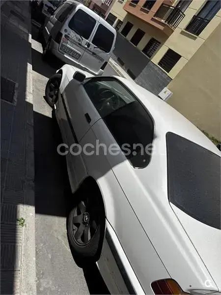 Usado BMW 318 140 CV (102 kW) 1992 Blanco Coupe