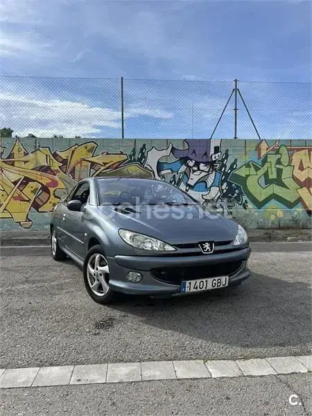 Usado Peugeot 206 CC 110 CV (80 kW) 2007 Gris / plata Descapotable