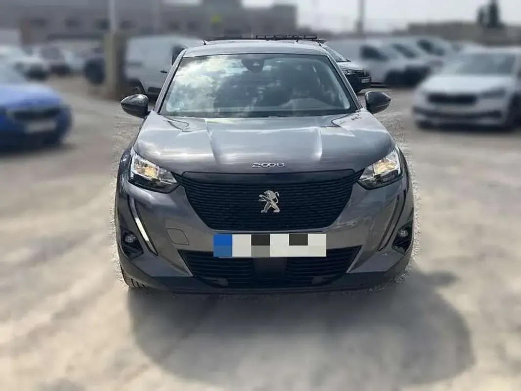 Usado Peugeot 2008 Active 110 CV (80 kW) 2022 Gris SUV