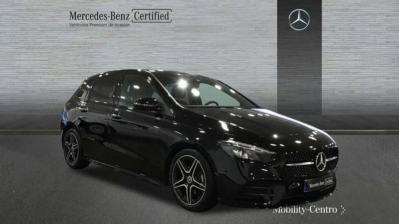 Usado Mercedes B200 150 CV (110 kW) 2022 Negro noche Utilitario
