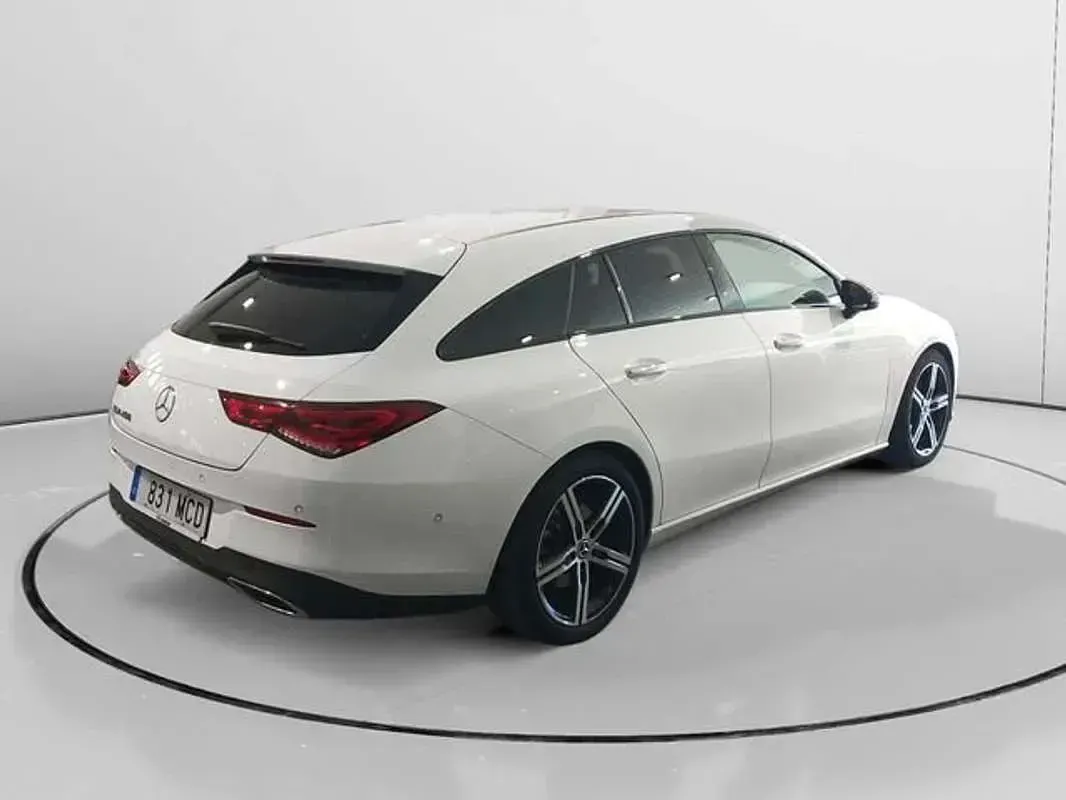 Usado Mercedes CLA200 Shooting Brake 163 CV (119 kW) 2022 Blanco Familiar
