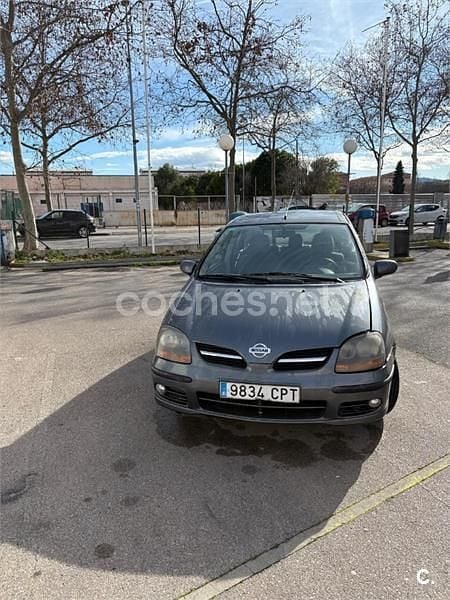 Usado Nissan Almera Tino Acenta 136 CV (100 kW) 2003 Gris / plata Monovolumen