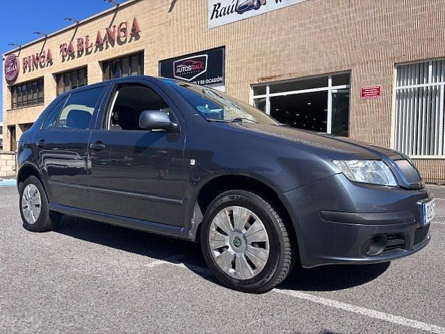 Rojo Usado 2007 Skoda Fabia Utilitario | 6900 € (Caro) - Imagen 1/4