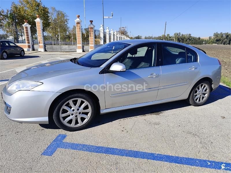 Usado Renault Laguna III Dynamique 150 CV (110 kW) 2007 Gris / plata Berlina