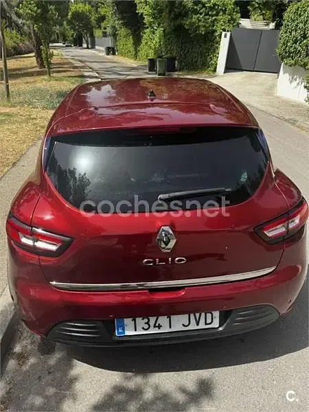Usado Renault Clio IV Zen 120 CV (88 kW) 2016 Rojo Berlina