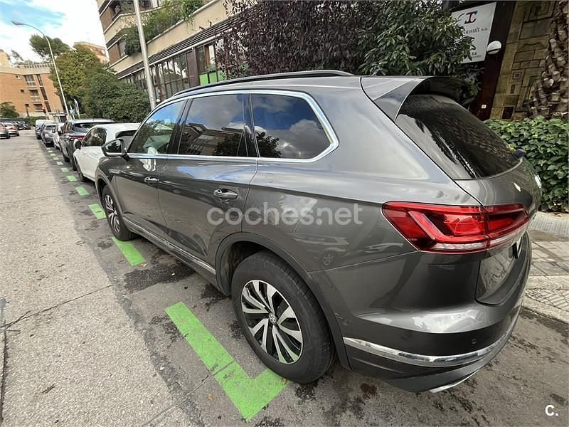 Usado VW Touareg 231 CV (169 kW) 2020 Gris / plata SUV