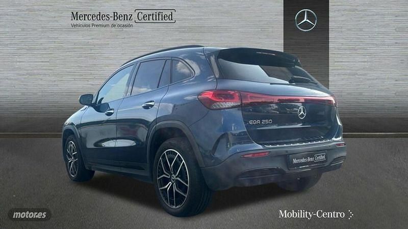 Usado Mercedes EQA250 AMG line 139 kW (190 CV) 2021 Denim blue  metallic paint SUV