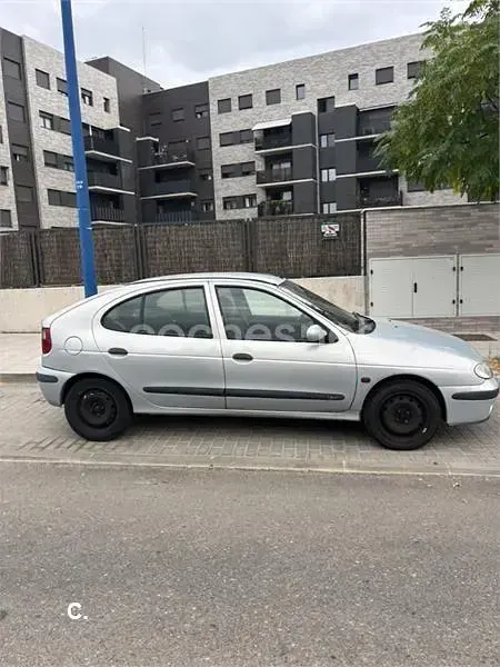 Usado Renault Mégane II Expression 80 CV (58 kW) 2002 Gris / plata Berlina
