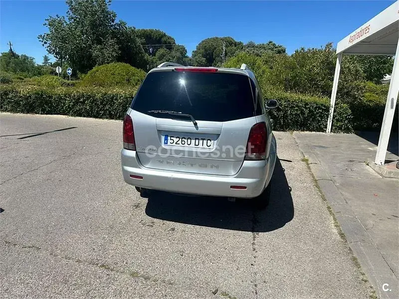 Usado SsangYong Rexton 165 CV (121 kW) 2005 Gris / plata SUV