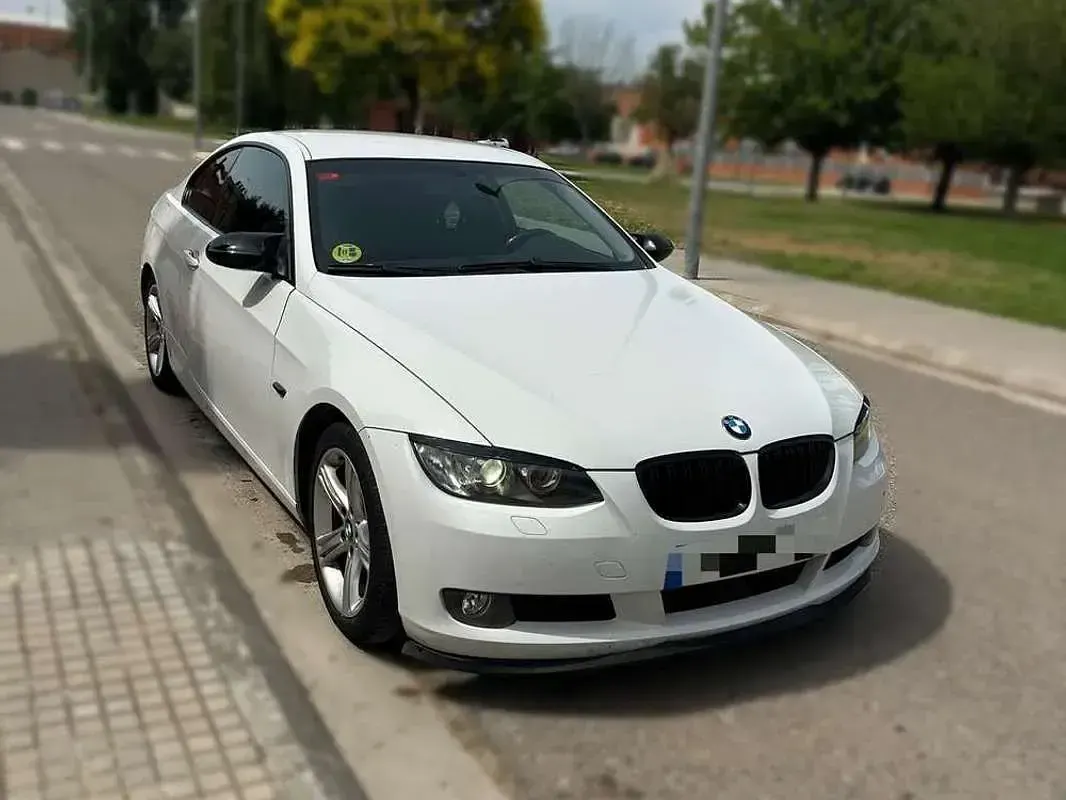 Usado BMW 320 177 CV (130 kW) 2009 Blanco Coupe