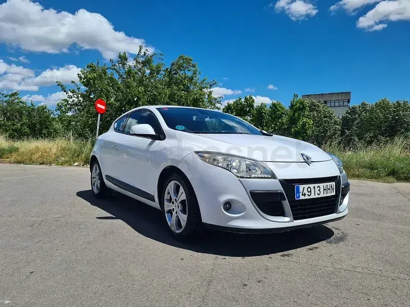 Usado Renault Mégane Dynamique 110 CV (80 kW) 2012 Blanco Berlina