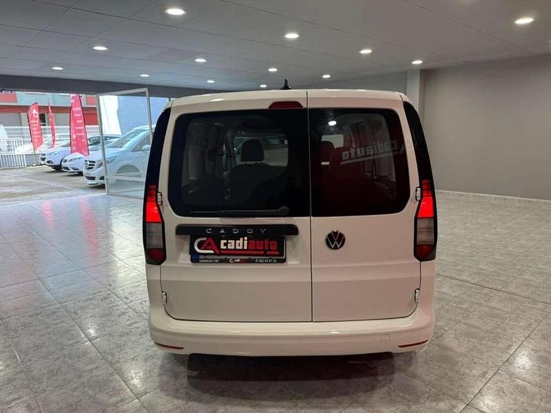 Usado VW Caddy 102 CV (75 kW) 2021 Blanco Monovolumen