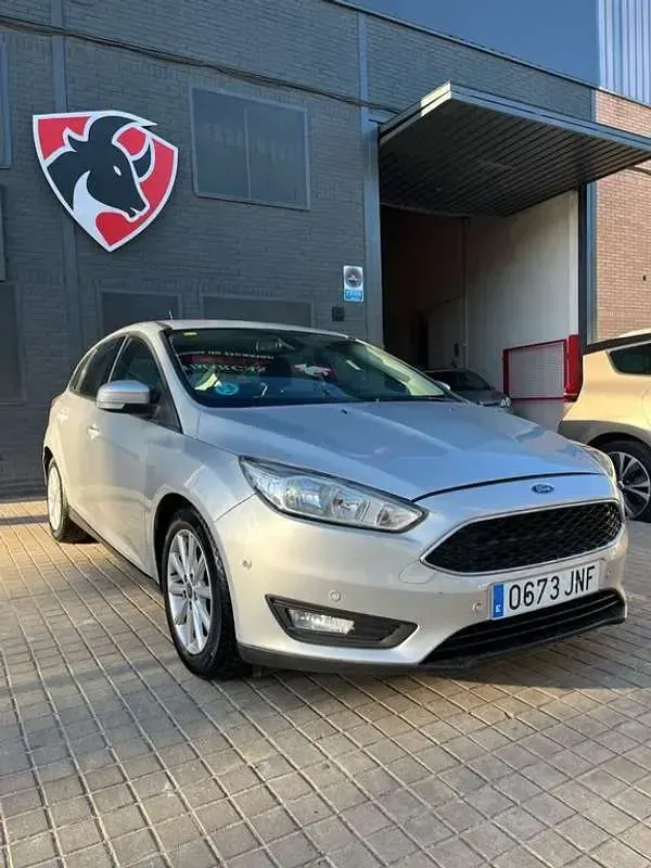 Usado Ford Focus ST-Line 120 CV (88 kW) 2016 Gris Familiar