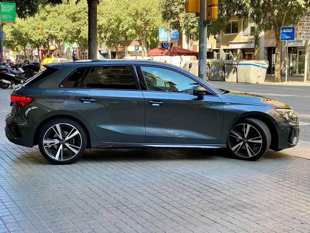 Usado Audi A3 Sportback 150 CV (110 kW) 2021 Gris Utilitario