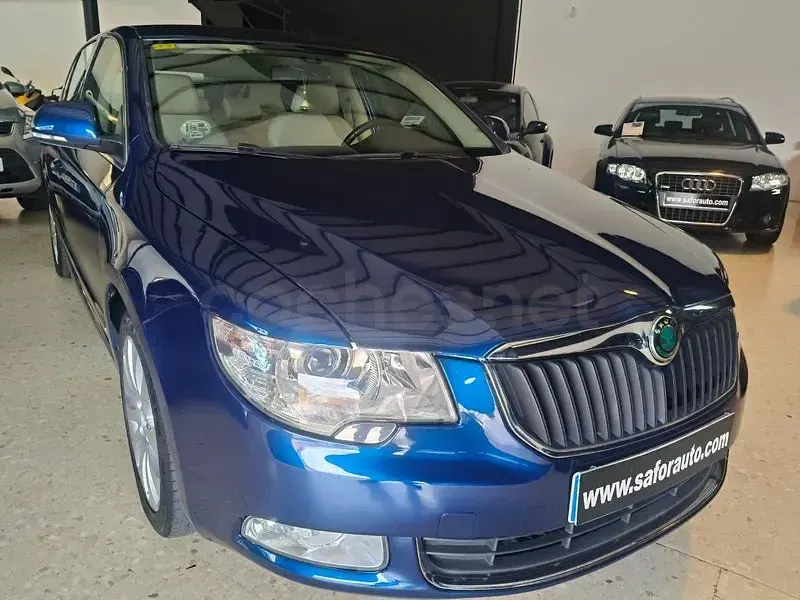 Usado Skoda Superb Exclusive 140 HP (102 kW) 2010 Azul Sedan