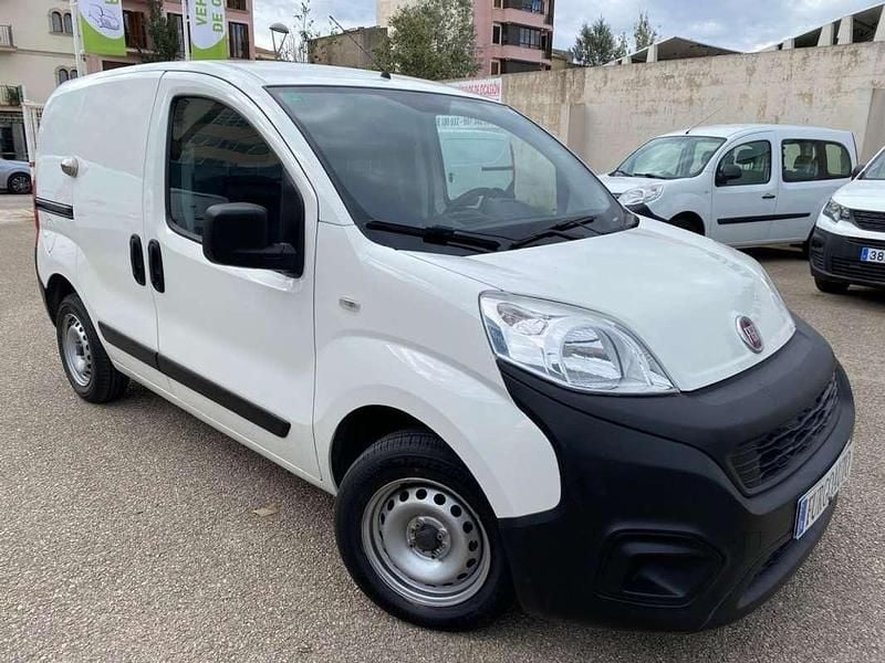 Blanco Usado 2018 Fiat Fiorino Monovolumen | 8181 € (Buen precio) - Imagen 1/4
