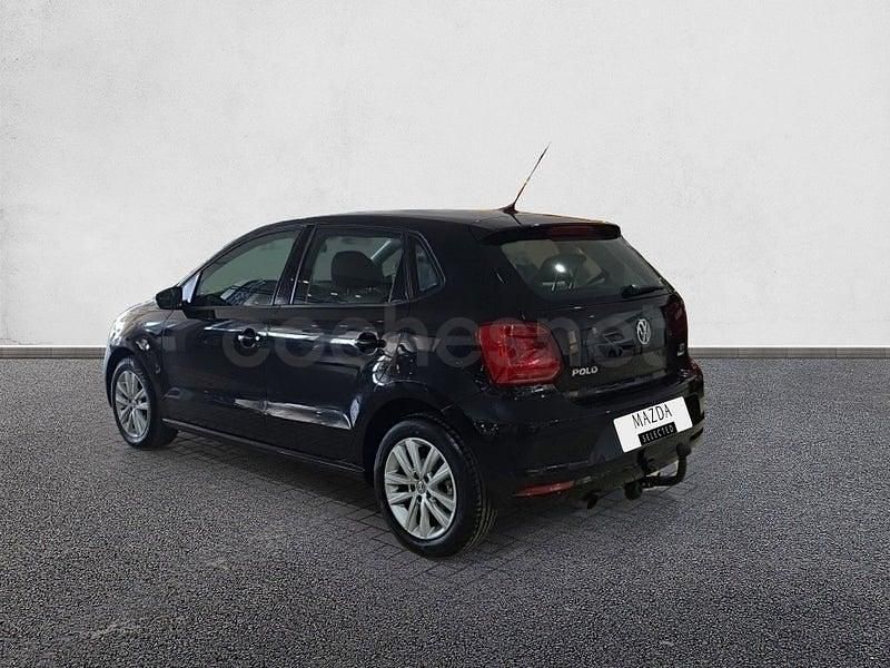 Usado VW Polo Advance 90 CV (66 kW) 2015 Negro Berlina