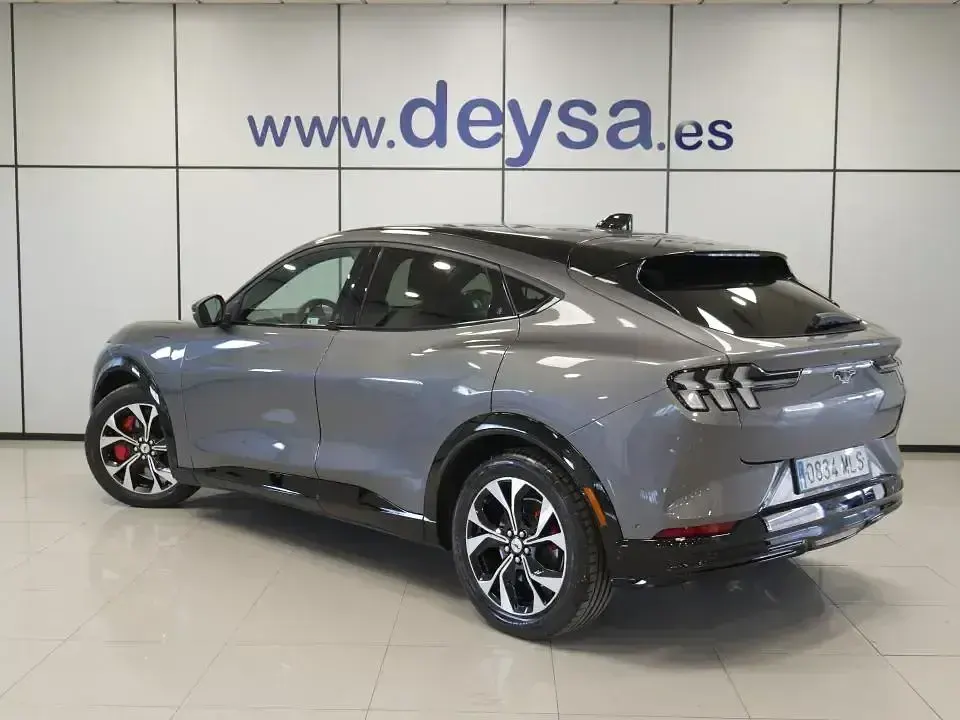 Usado Ford Mustang Mach-E Premium 216 kW (294 CV) 2023 Gris SUV
