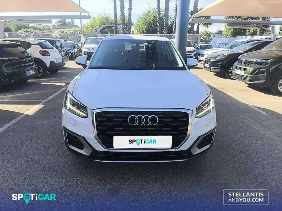 Usado Audi Q2 Design 116 CV (85 kW) 2020 Gris SUV