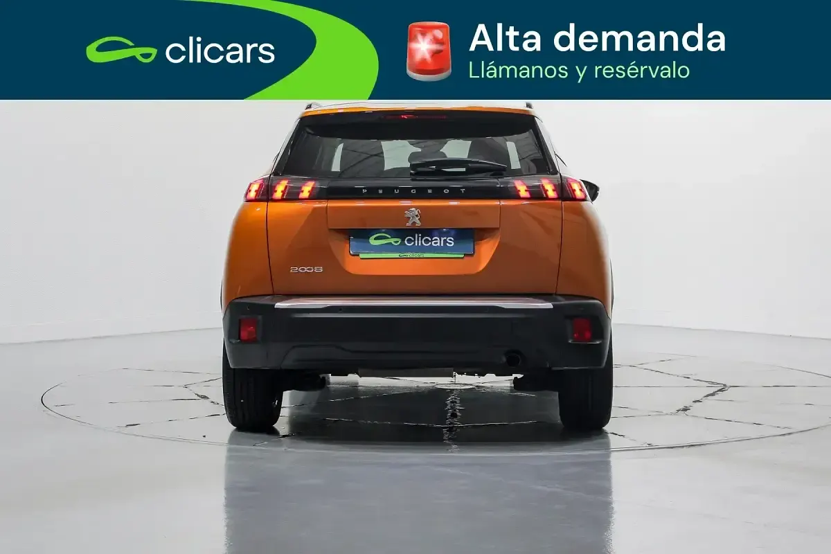 Usado Peugeot 2008 Allure 100 CV (73 kW) 2022 Naranja SUV