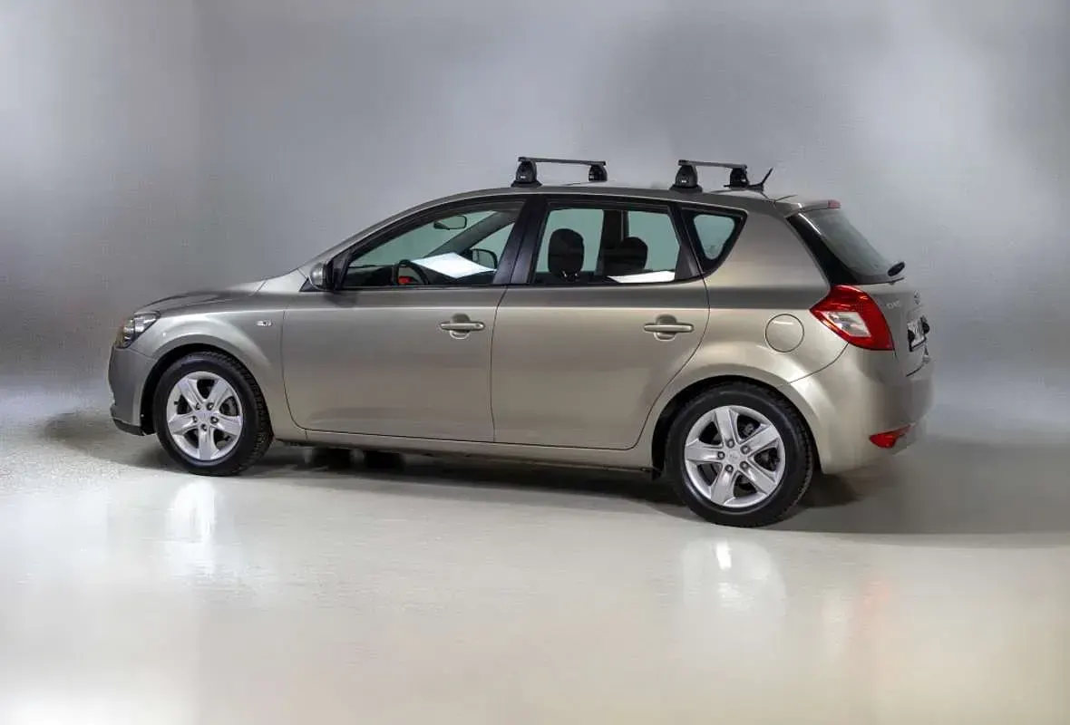Usado Kia Ceed 105 CV (77 kW) 2011 Gris Utilitario