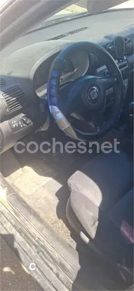 Usado Seat Leon Sport 110 CV (80 kW) 2004 Negro Utilitario
