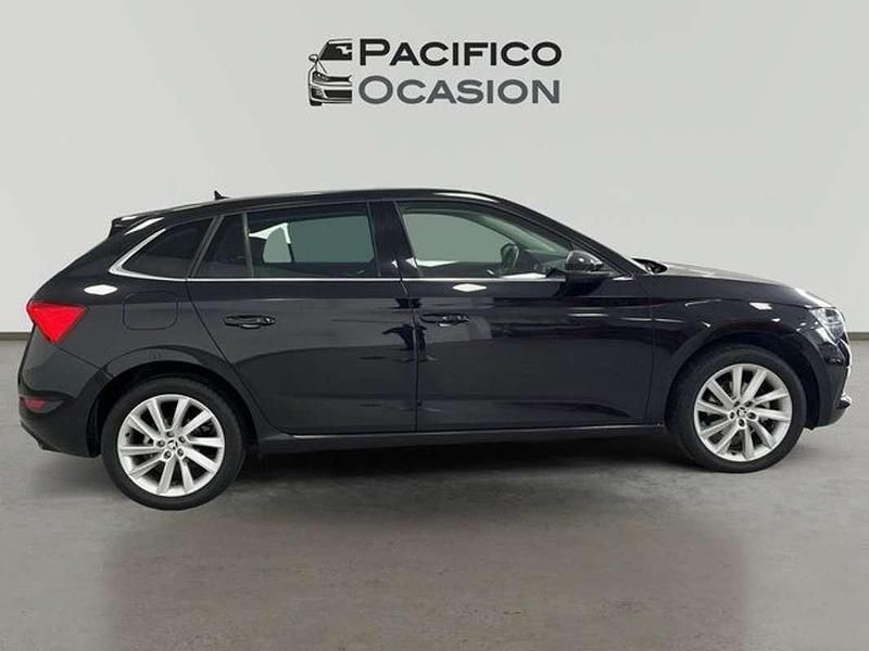 Usado Skoda Scala Ambition 110 CV (80 kW) 2021 Negro Utilitario