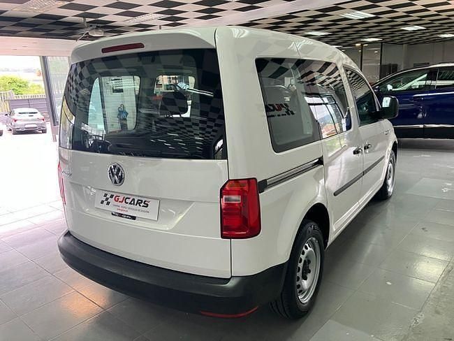 Usado VW Caddy Trendline 102 CV (75 kW) 2018 Blanco Monovolumen