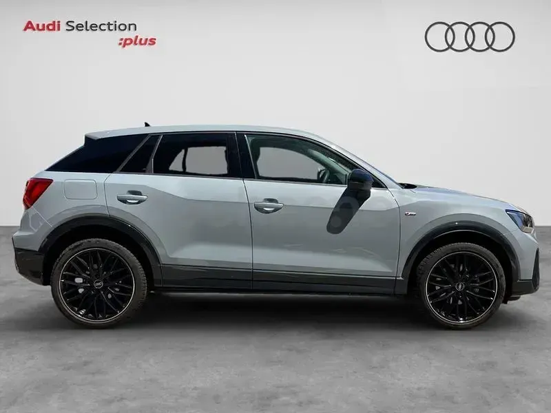 Usado Audi Q2 S-Line 150 CV (110 kW) 2023 Gris / plata SUV