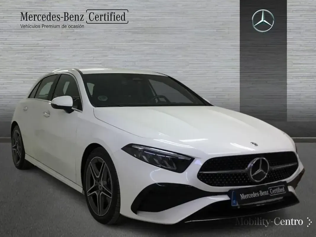 Usado Mercedes A180 AMG line 116 CV (85 kW) 2024 Blanco polar Utilitario
