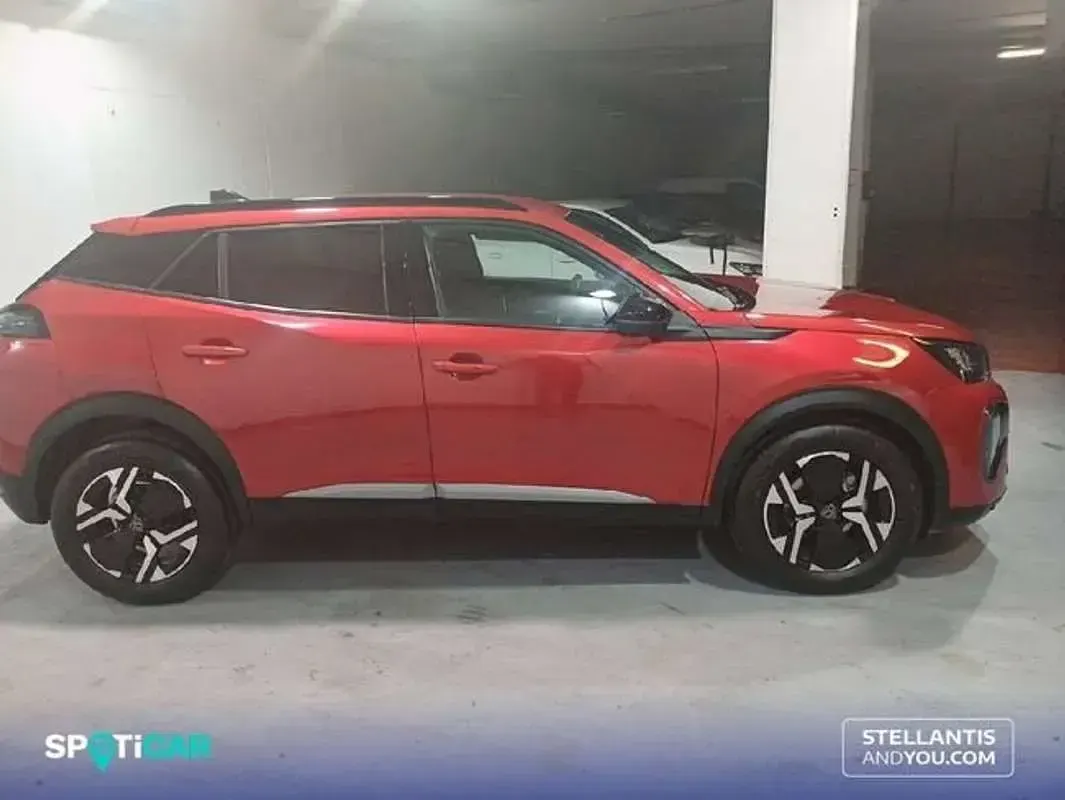 Usado Peugeot 2008 Allure 102 CV (75 kW) 2024 Rojo SUV