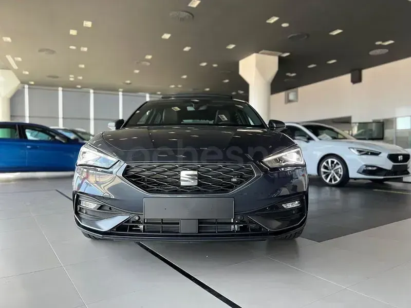 Nuevo Seat Leon FR 150 CV (110 kW) 2026 Gris / plata Berlina