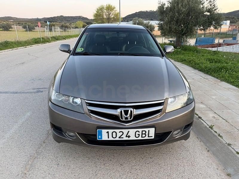 Usado Honda Accord Executive 140 CV (102 kW) 2008 Gris / plata Berlina