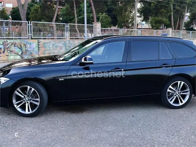 Usado BMW 320 Sport Line 184 CV (135 kW) 2019 Negro Familiar