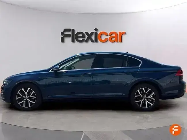 Usado VW Passat Executive 150 CV (110 kW) 2021 Azul Berlina