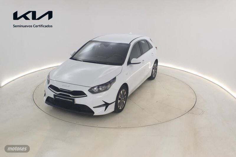 Blanco Usado 2024 Kia Ceed | 19.490 € (Precio justo) - Imagen 1/4
