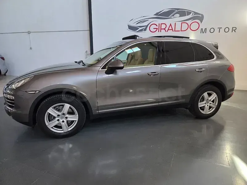 Usado Porsche Cayenne 245 CV (180 kW) 2012 Gris / plata SUV