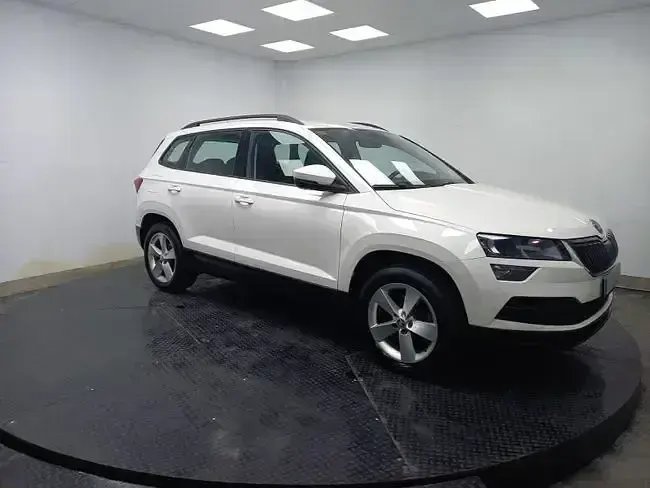 Usado Skoda Karoq Ambition 150 CV (110 kW) 2021 Blanco SUV
