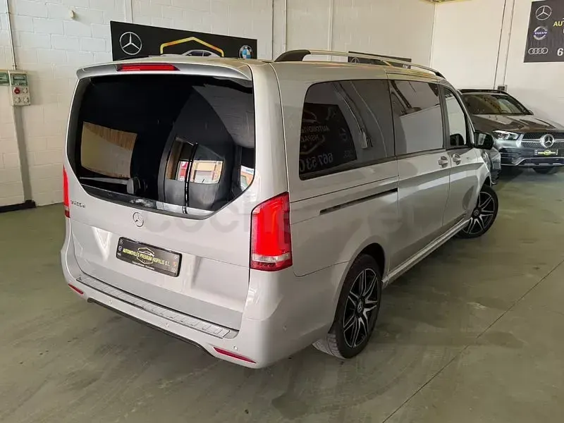 Usado Mercedes V250 Exclusive 190 CV (139 kW) 2019 Gris / plata Monovolumen