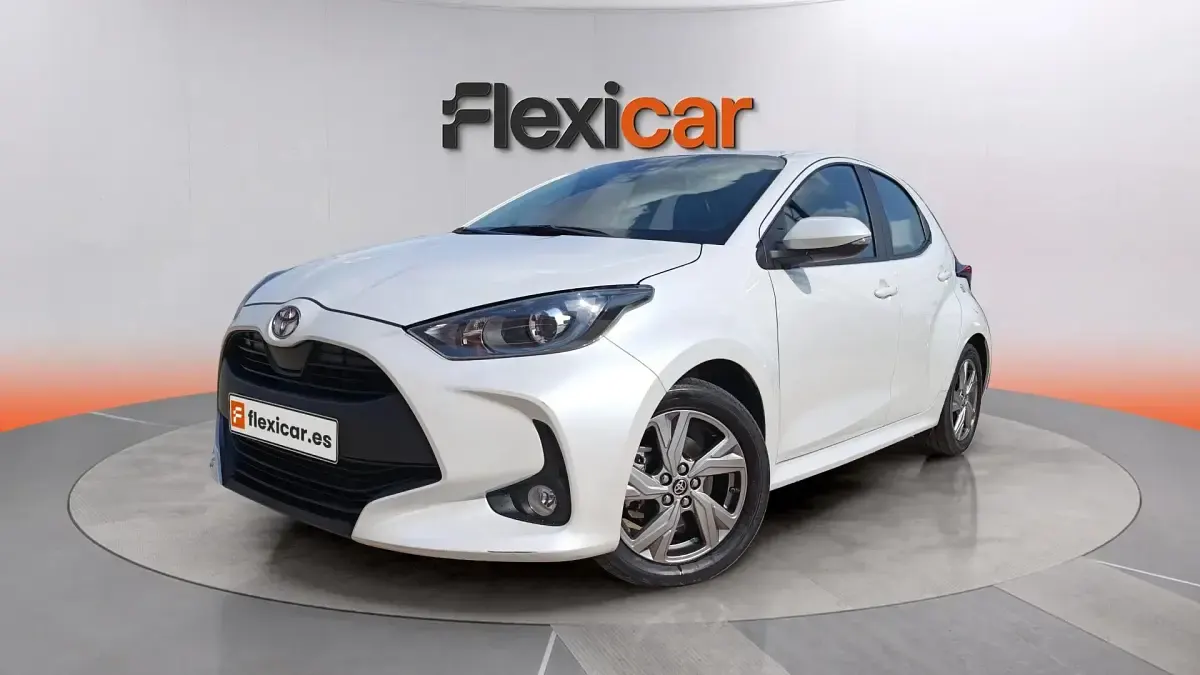 Usado Toyota Yaris Hybrid Style 116 CV (85 kW) 2025 Blanco Berlina