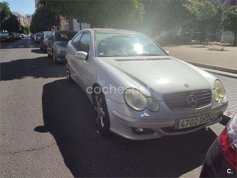 Usado Mercedes C200 Sport Edition 122 CV (89 kW) 2005 Gris / plata Berlina