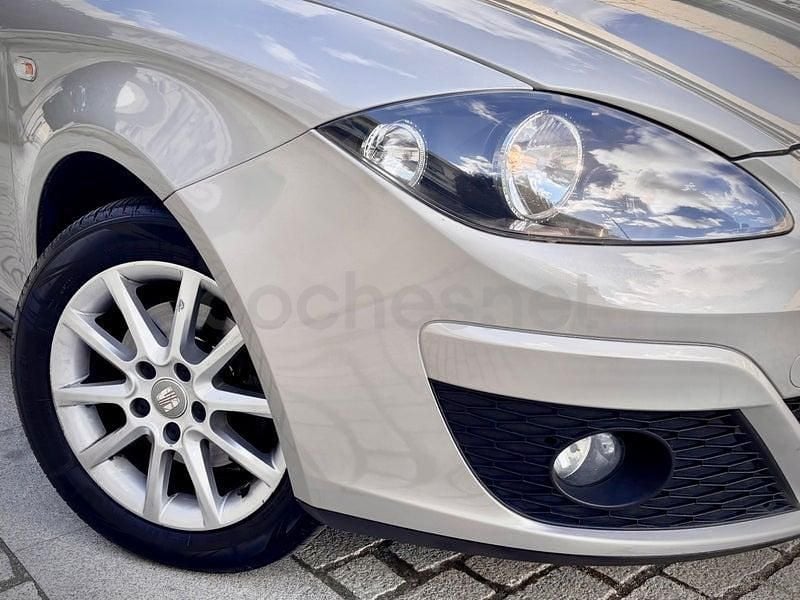 Usado Seat Altea XL Style 105 CV (77 kW) 2010 Beige Monovolumen