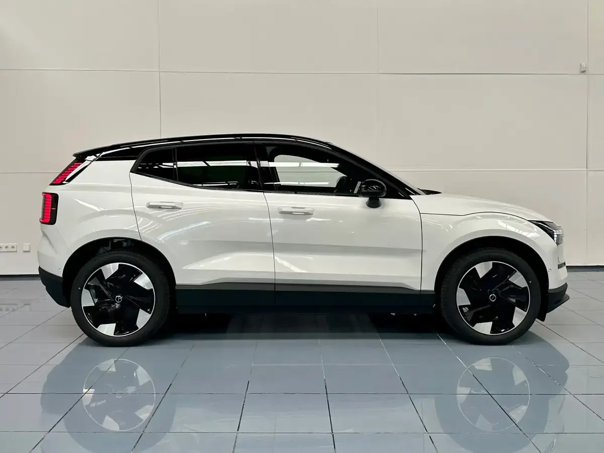 Nuevo Volvo EX30 Ultra 200 kW (272 CV) 2026 Blanco SUV