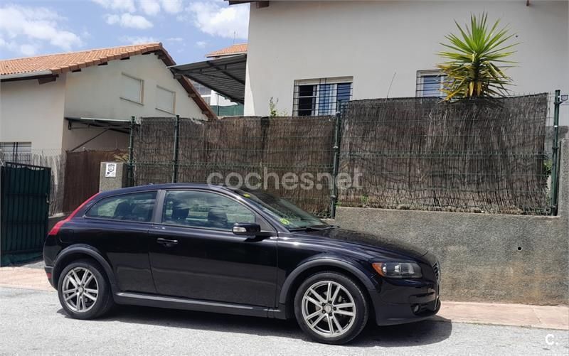 Negro Usado 2008 Volvo C30 Momentum Utilitario | 4250 € (Precio justo) - Imagen 1/4
