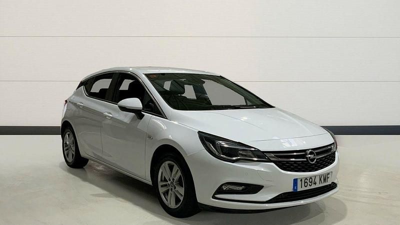 Blanco Usado 2018 Opel Astra Selective Utilitario | 13.000 € (Precio justo) - Imagen 1/1