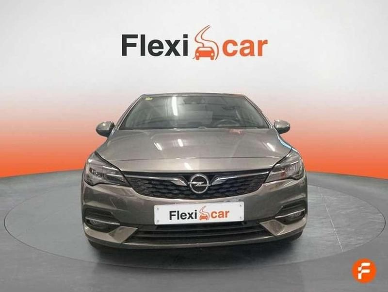 Usado Opel Astra Design & Tech 110 CV (80 kW) 2021 Gris Utilitario