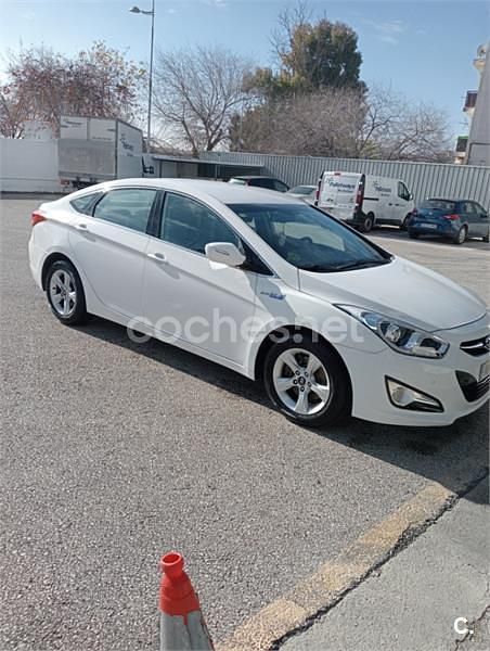 Usado Hyundai i40 115 CV (84 kW) 2014 Blanco Berlina