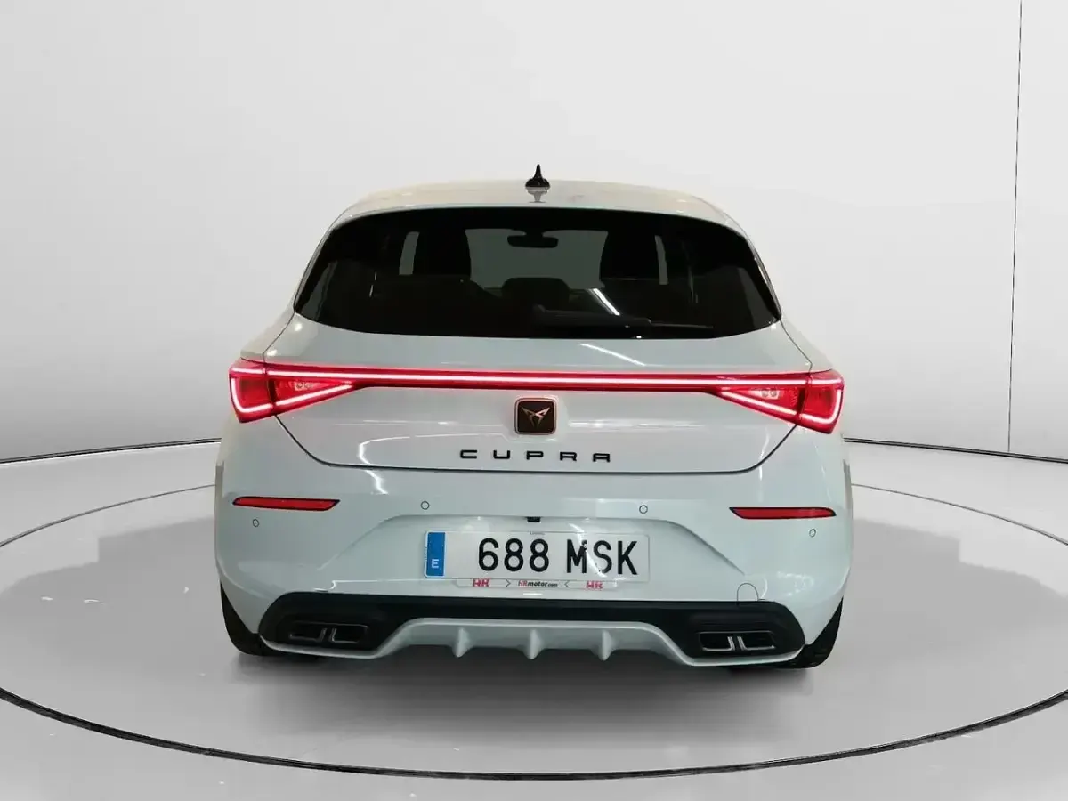 Usado Cupra Leon 150 CV (110 kW) 2024 Blanco Berlina