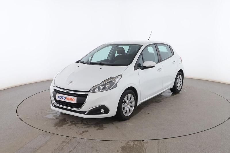 Blanco Usado 2016 Peugeot 208 Active Utilitario | 8799 € (Precio justo) - Imagen 1/3